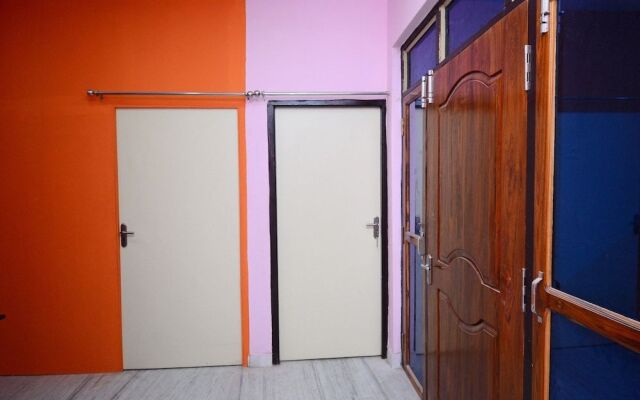 OYO 30742 Amita Guest House