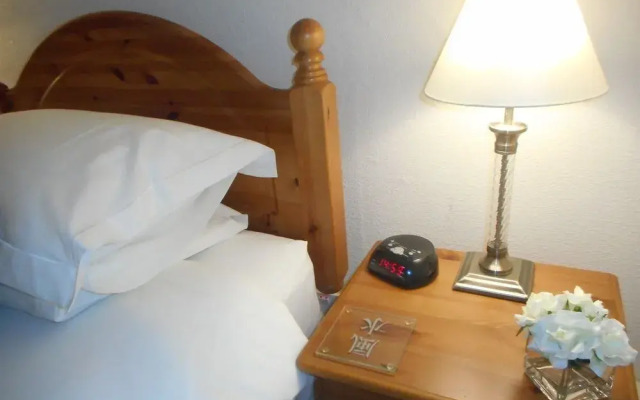 Robertson Arms Hotel