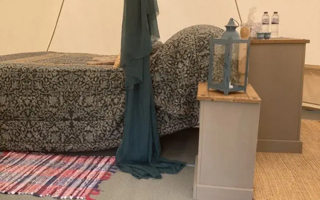 Glamping at The Homestead - Ensuite Bell Tent - Campsite