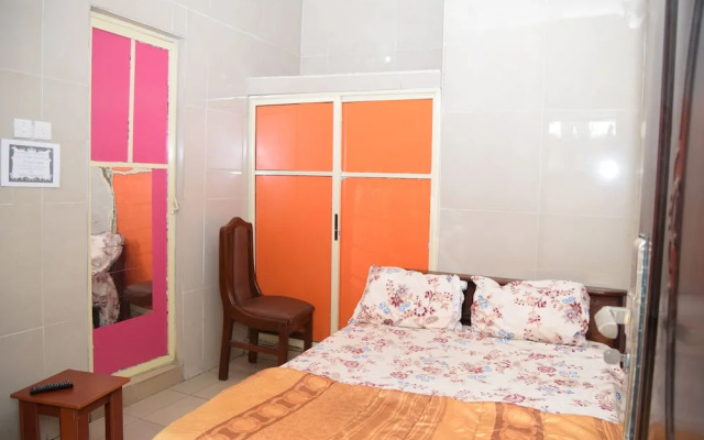 De'elites Pool Bar & Inn