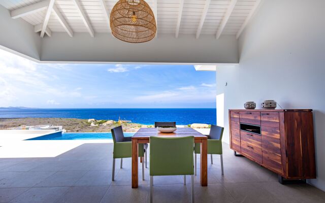 270° Ocean View from Private Infinity Pool - Colourful & Modern Villa