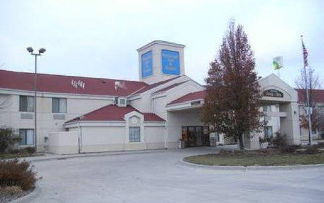 Syracuse Inn & Suites