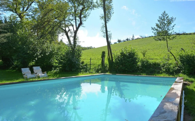 Cozy Mansion in Brandonnet With Swimming Pool