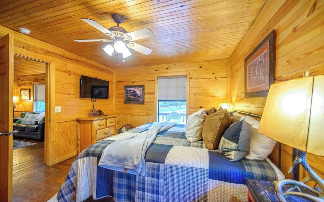 Sunset Ridge Cozy Cabin for 6