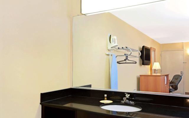 Red Roof Inn Bordentown - McGuire AFB