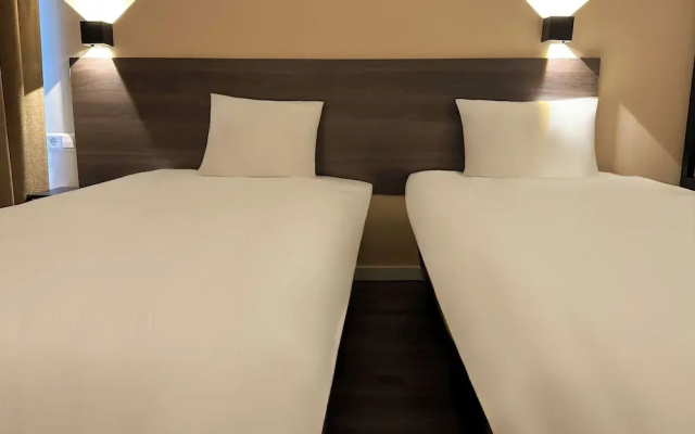 HOTELUX Amsterdam Airport Hotel