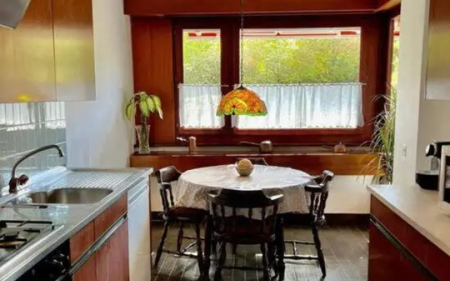 Près de l’Onu, superbe apart avec parking gratuit.