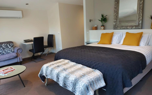 Adelphi Apartment 6 Riverview 2 BDRM or 6A King Studio Riverview both with balconies – Guest Rooms – Echuca