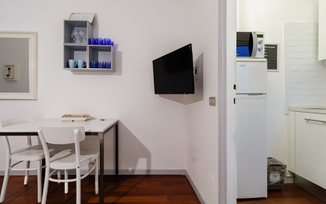JOIVY Sleek Flat W/Balcony