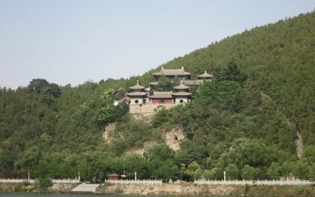Xinqingnian Express Hotel