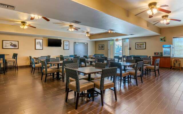 Comfort Inn & Suites Galt - Lodi North