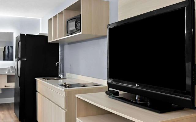 Suburban Studios Brunswick I-95