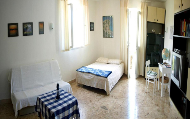 Apartment Jak - 10m from the sea: A Sevid, Riviera Trogir