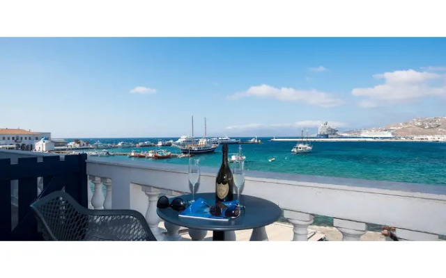 Mykonos Old Harbor Suite