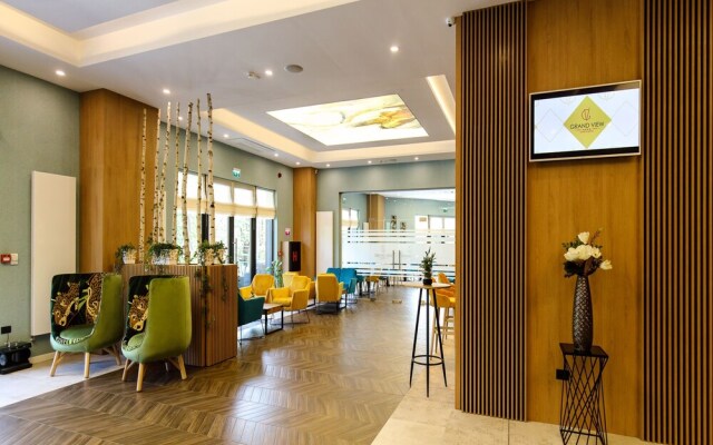 Grand View Hotel & Suites