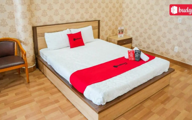 RedDoorz Bich Thu Hotel