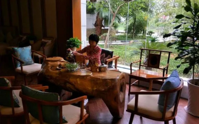 Fufeng Holiday Hotel