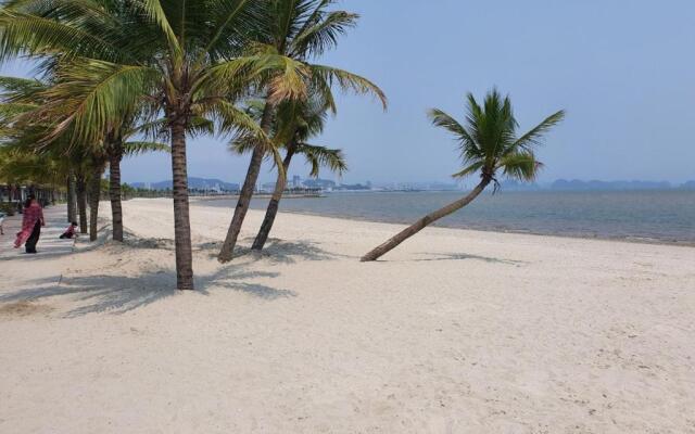 Golden Palm HaLong Hotel