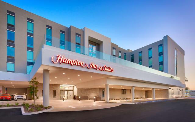 Hampton Inn  & Suites Anaheim Resort Convention Center