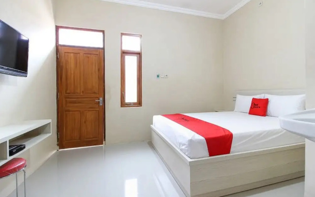 Formerly RedDoorz near Balekambang City Park