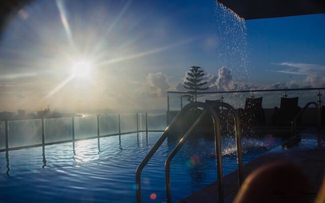 Cebu Infinity Pool Near Mall