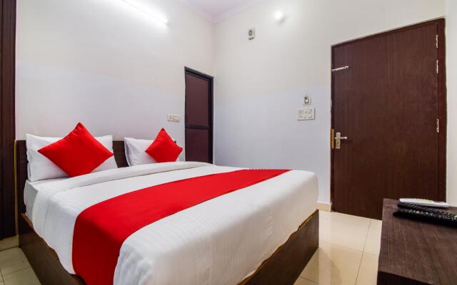 Hotel Blue Sapphire by OYO Rooms