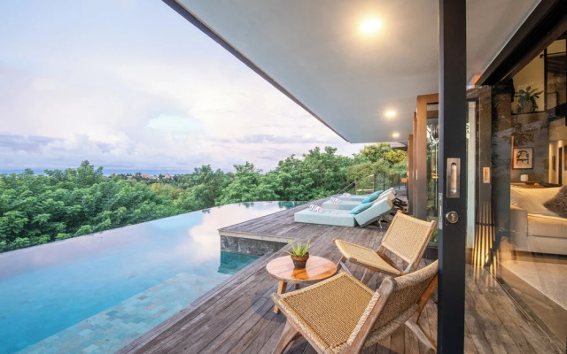 Luxurious 6BR Clifftop Villa, 5 Minutes to Bingin