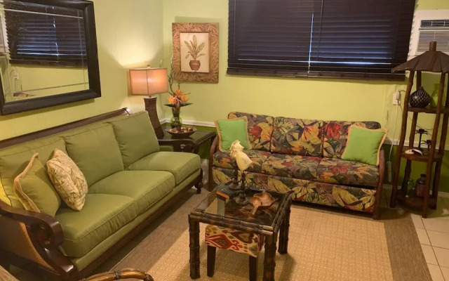 2521 ALOHA King Bed with Sleeper Sofa