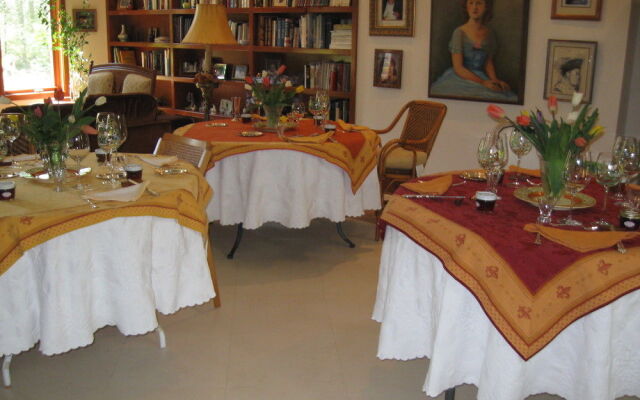 Auberge de Seattle, French Country Inn