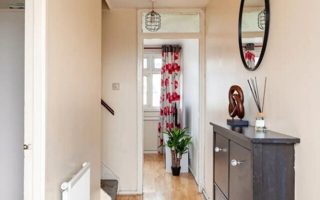 Spacious Home by Lee Valley Rafting Waltham Cross