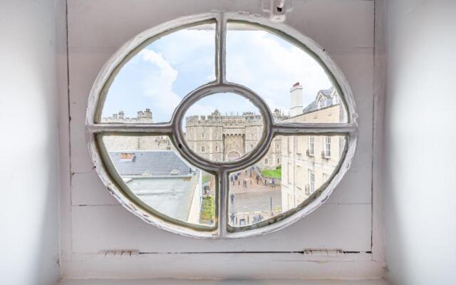Castle Properties: The Sovereign 5 Bed Town House