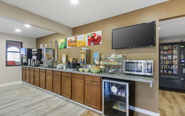 Super 8 Motel - Indianola/Des Moines Area
