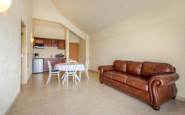 Comfort Inn Puerto Vallarta Golfside & Marina