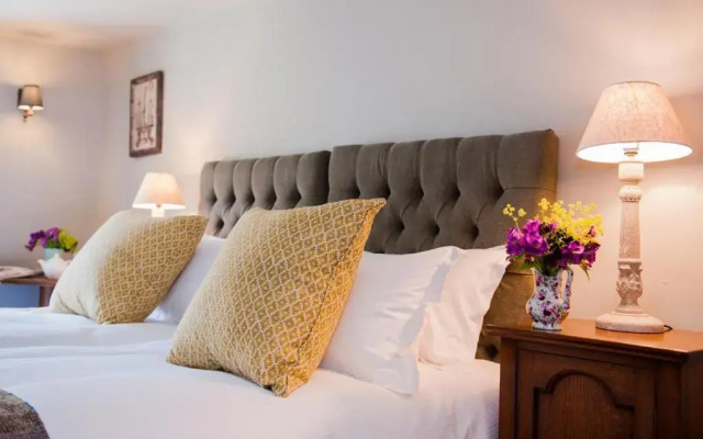 The White Hart, Overton