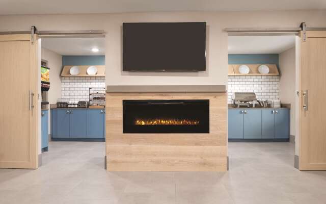 Country Inn & Suites by Radisson, Waterloo, IA