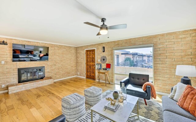 Stunning Old Town Condo: Pool & Sunset Views!