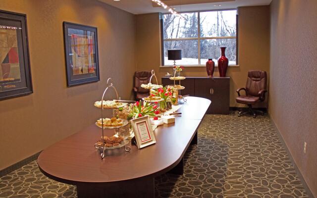 Holiday Inn Express & Suites Plymouth - Ann Arbor Area, an IHG Hotel