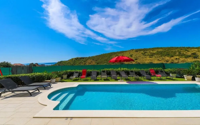 Scenic Elegant Trogir Villa With Pool