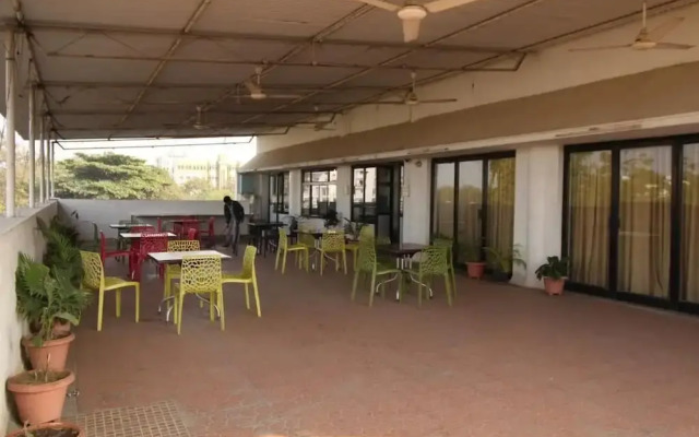 Hotel Girnar
