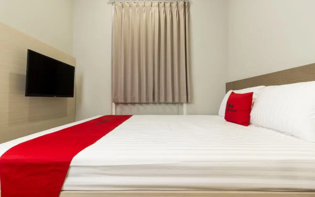 RedDoorz Plus @ Patal Senayan