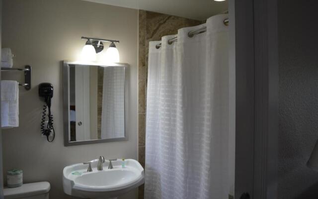 Suwannee Gables Motel and Marina