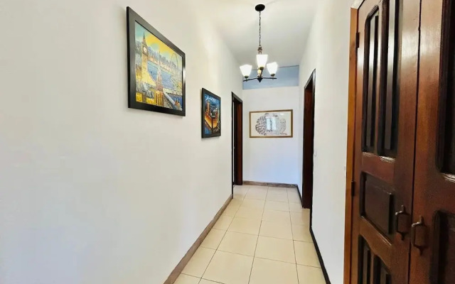 Meson del Capitan Apartments