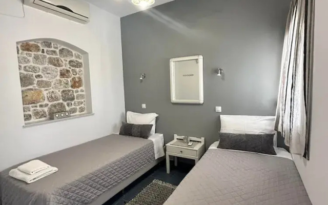 Elenis Studios & Apartments