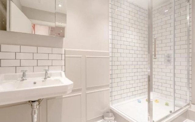 2 Bed Royal Pad London