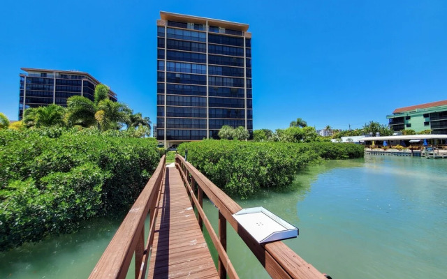 Vinncent's Sea Isles Condo