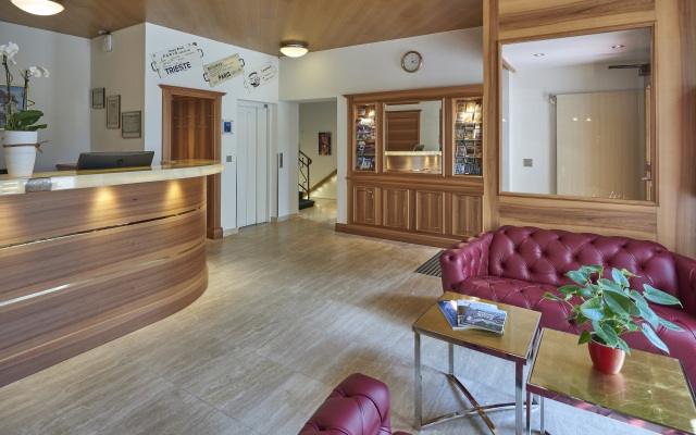 Hotel Ambassador Brig