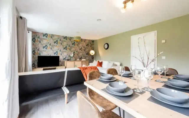 Charming Whitehurst Drive Nest in Manchester