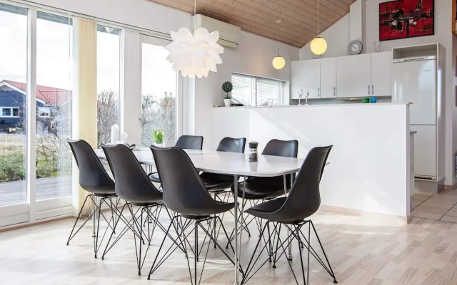 6 Person Holiday Home in Vaeggerlose