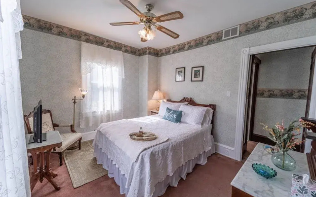 The Bella Victoria- Adult Only