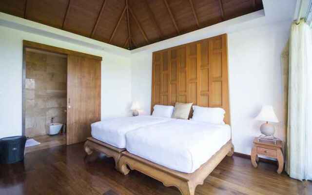 4-BR Seaview Villa with Large Pool at Surin Beach